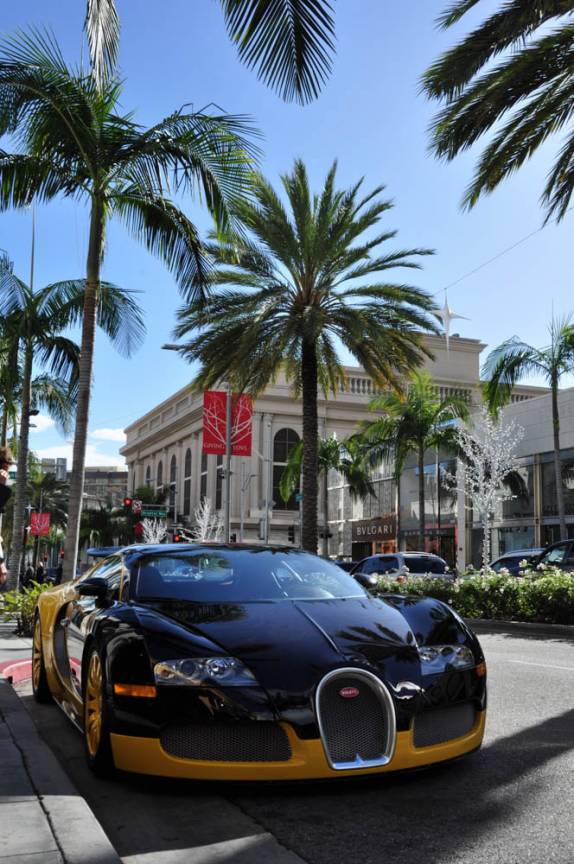 Um dos carrinhos circulando na Rodeo Drive, em Beverly Hills, bairro de Los Angeles, na Califórnia - Estados Unidos